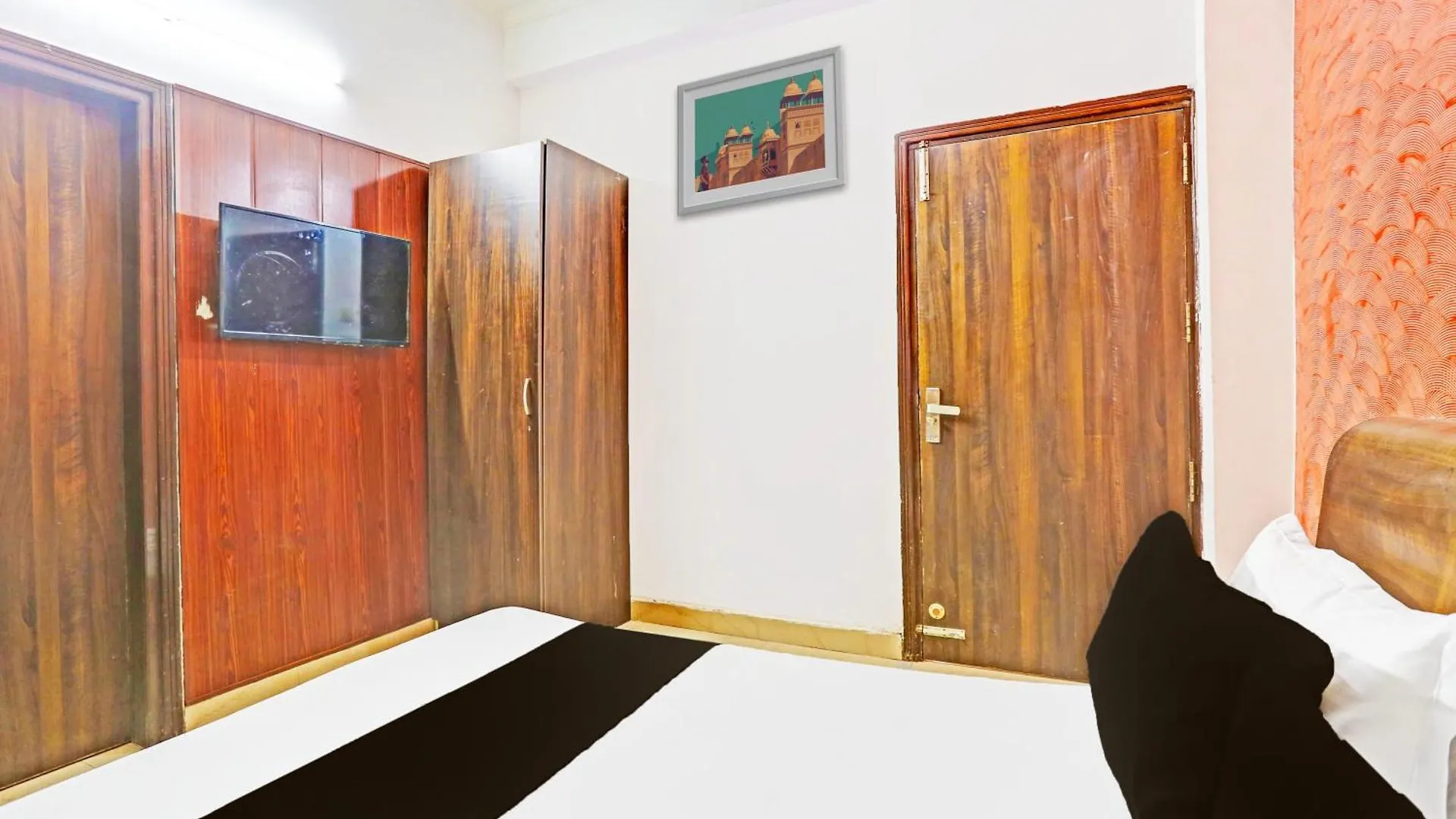 Hotel O Paradise Residency Gurgaon 3*,  India